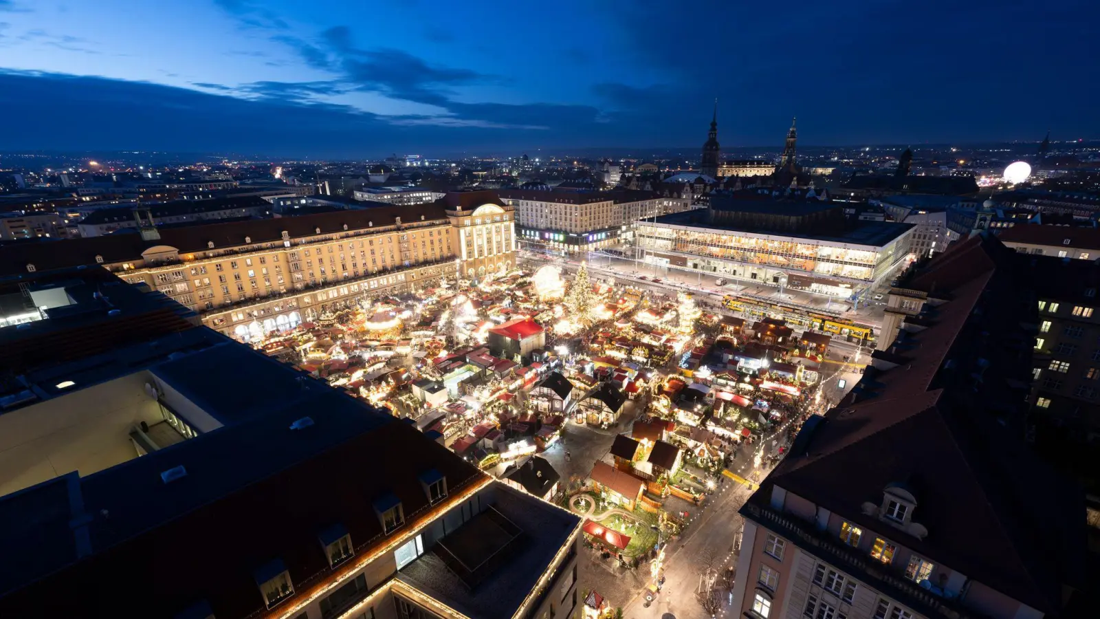 Weihnachtsmärkte als Anschlagsziel? Sicherheitsexperten sprechen von erhöhter Wachsamkeit. (Foto: Sebastian Kahnert/dpa)