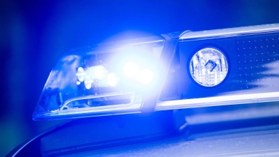 Ein 32-Jähriger wurde in Niederbayern durch eine Walze schwer verletzt. Die Polizei geht derzeit von einem Arbeitsunfall aus. (Symbolfoto) (Foto: Lino Mirgeler/dpa)