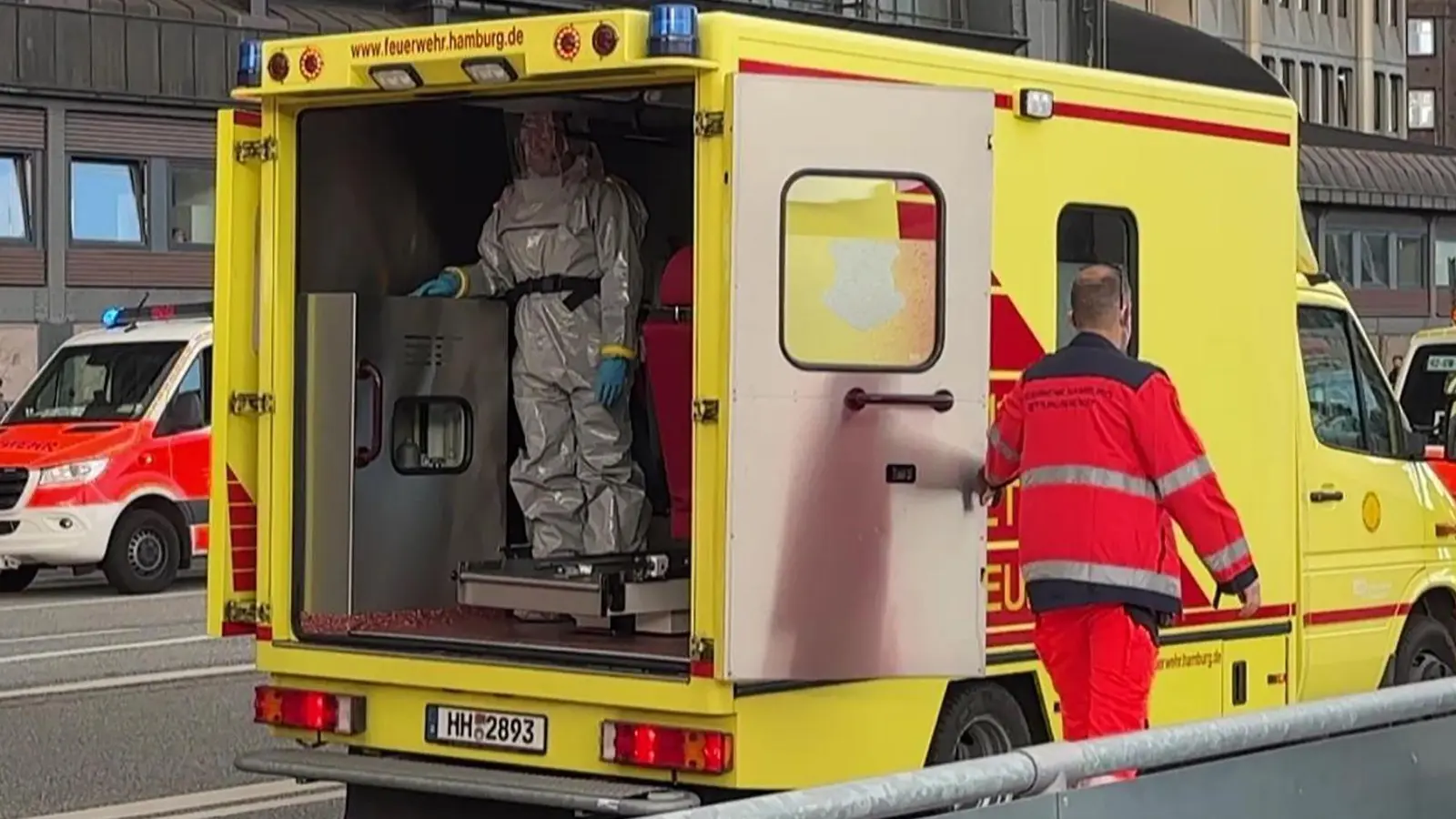 Ein Einsatzwagen am Hamburger Hauptbahnhof (Foto: André Lenthe/Lenthe Medien/dpa)