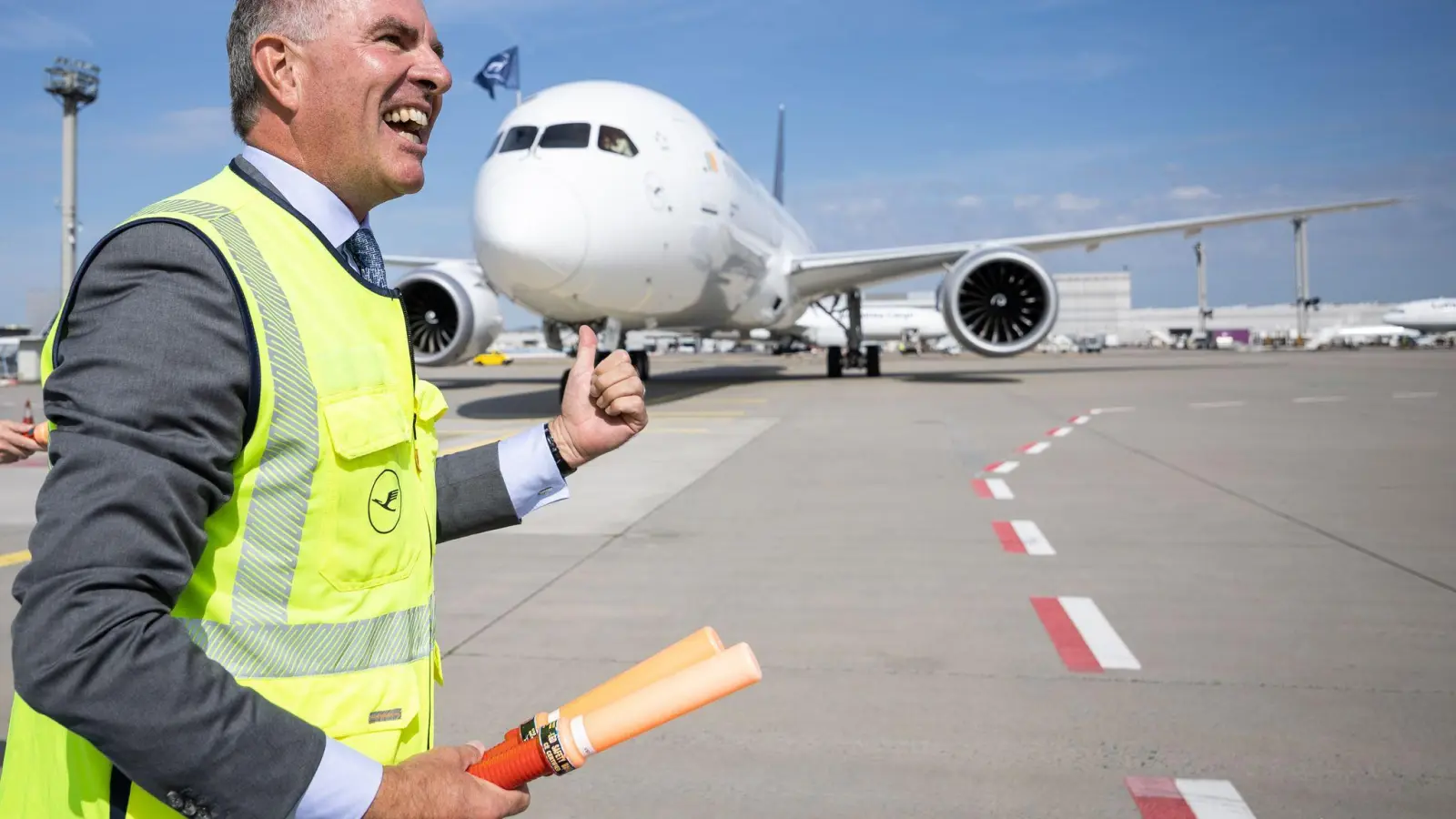 Künftig darf Lufthansa Technik die Kabinen der Boeing Dreamliner umbauen. (Archivbild) (Foto: Hannes P. Albert/dpa)