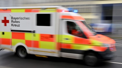 Der Mann starb wenig später im Krankenhaus. (Symbolbild) (Foto: Peter Kneffel/dpa)