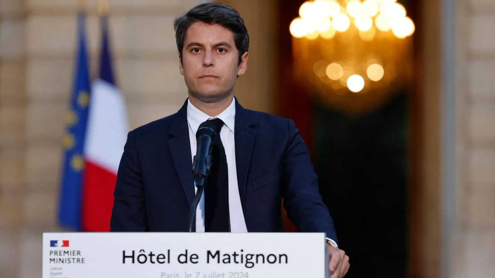 Ernste Miene bei Premier Garbriel Attal - doch nimmt Staatschef Emmanuel Macron sein Rücktrittsgesuch an? (Foto: Ludovic Marin/AFP/dpa)