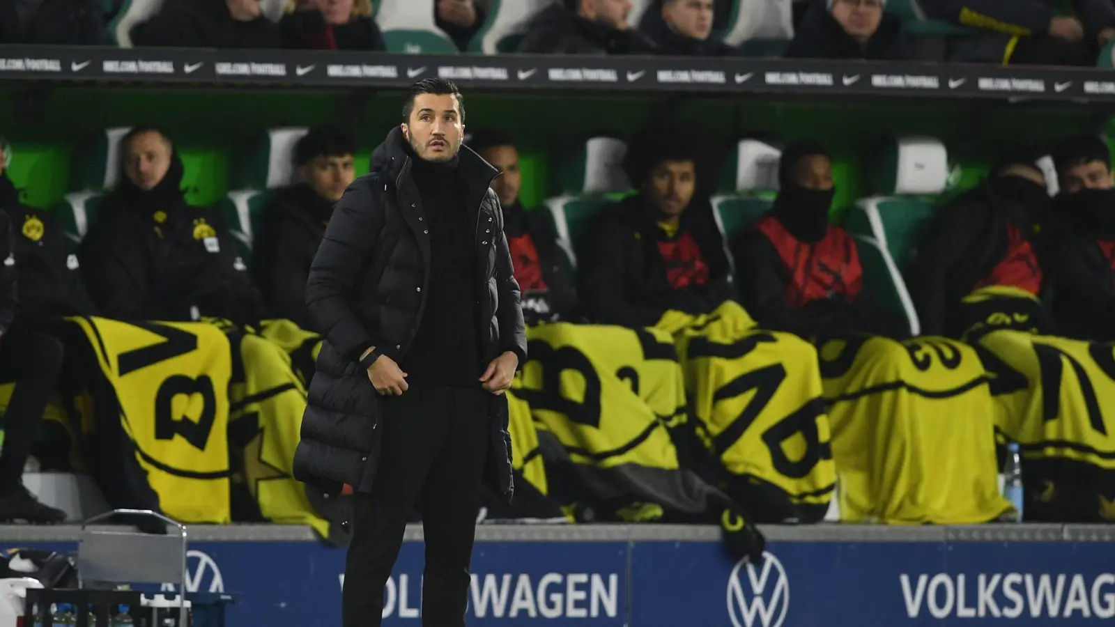 Borussia Dortmund und Trainer Nuri Sahin stehen zu Beginn der zweiten Saisonphase gleich unter Druck. (Foto: Swen Pförtner/dpa)