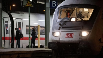 In den Osterferien zählte die Deutsche Bahn erstmals wieder so viele Fahrgäste wie vor der Corona-Pandemie. (Foto: Marijan Murat/dpa)