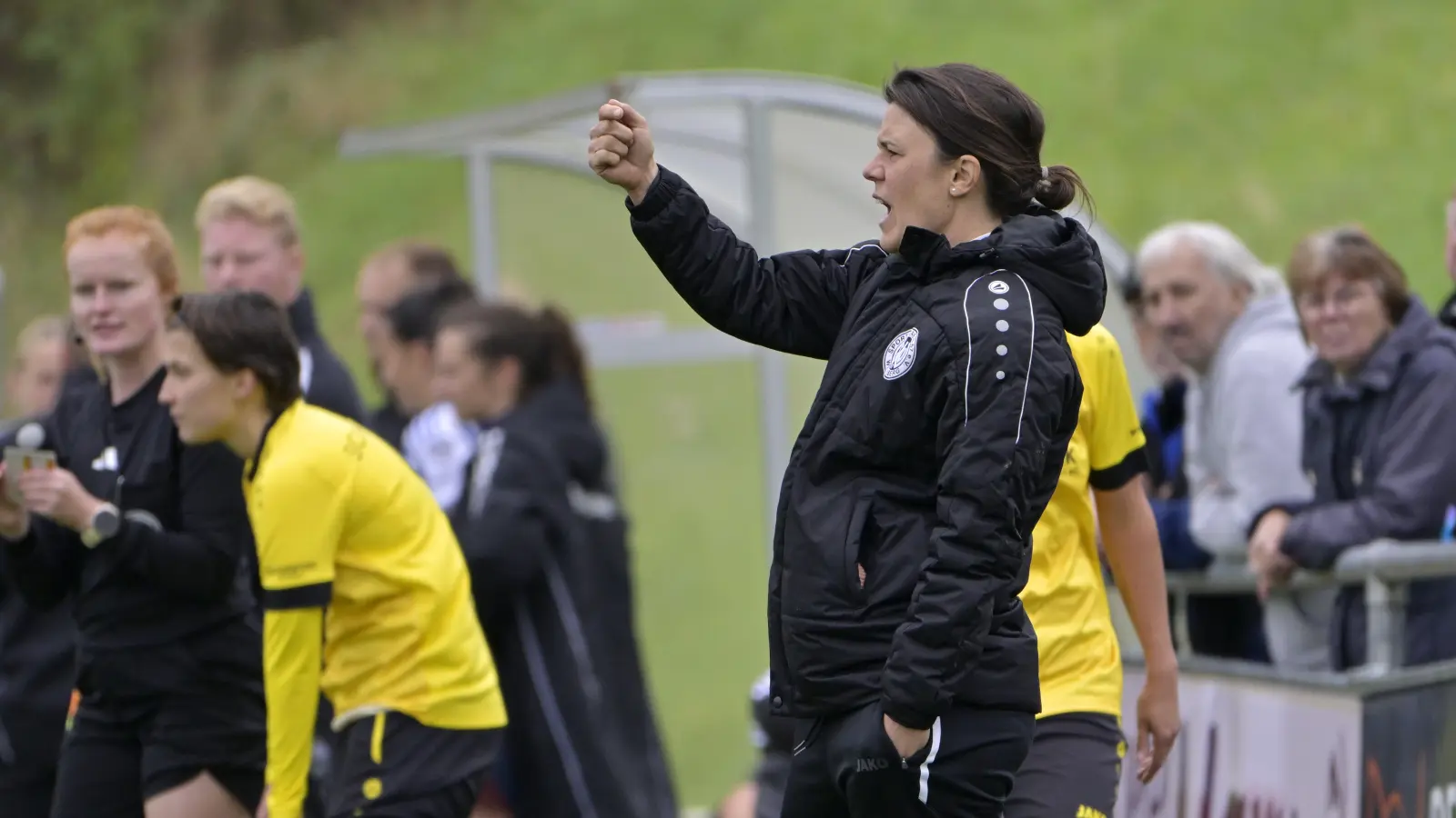 Die Weinberger Trainerin Julia Brückner (hier im Spiel gegen den HSV) drückt die Daumen auch für Borussia Dortmund. (Foto: Martin Rügner)