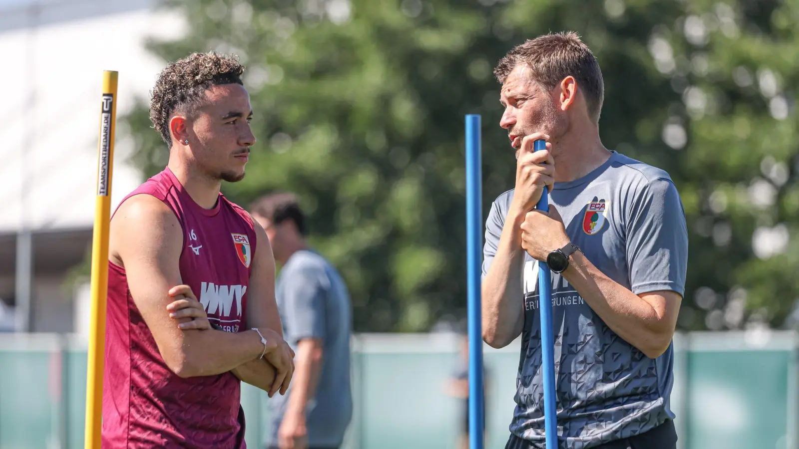 FCA-Mann Lars Knudsen (r) wird kommissarischer Cheftrainer der dänischen Fußballnationalmannschaft. (Foto: Krieger/Eibner-Pressefoto/dpa)