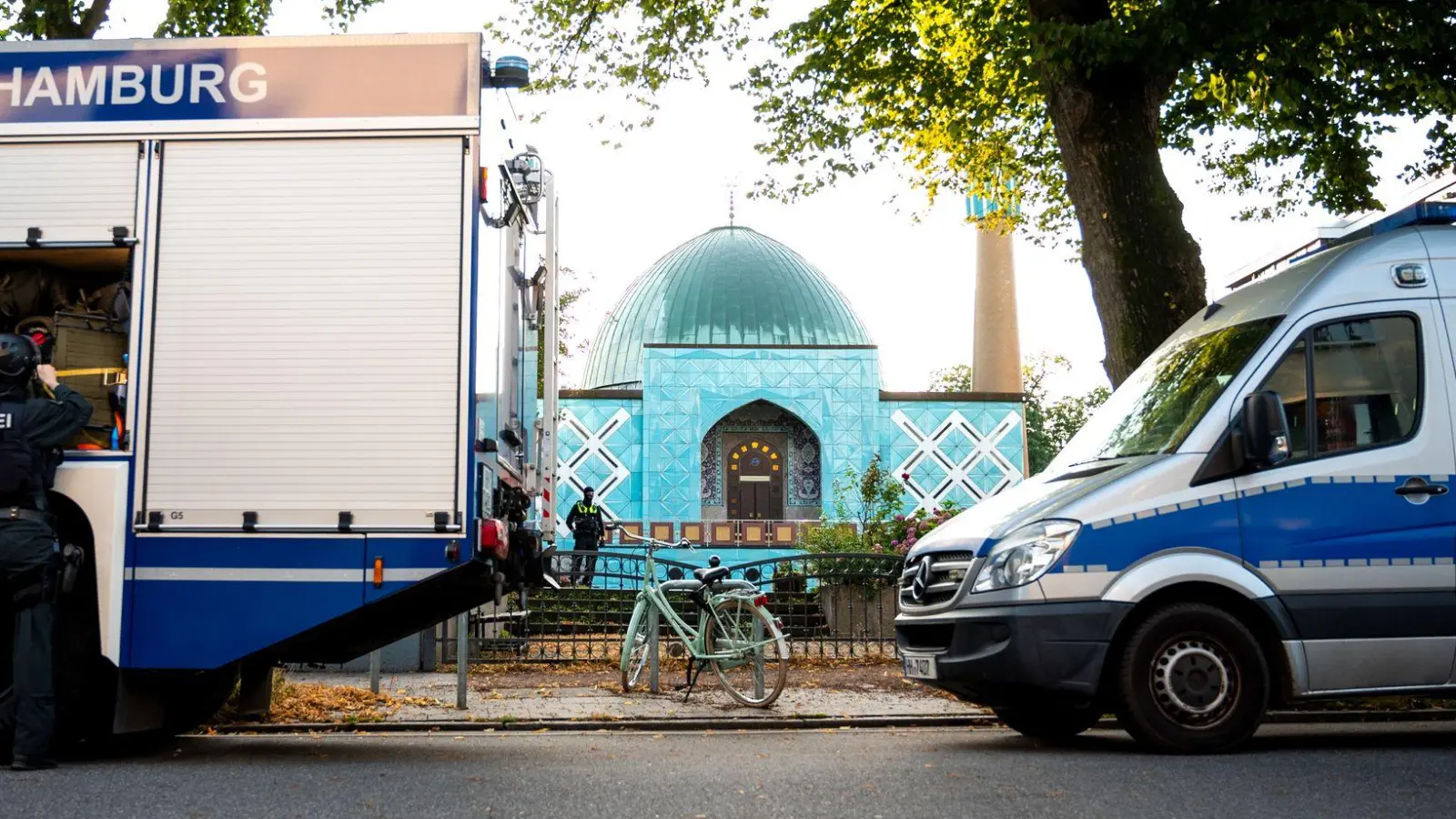 Die Blaue Moschee an der Außenalster in Hamburg wurde beschlagnahmt. (Foto: Daniel Bockwoldt/dpa)