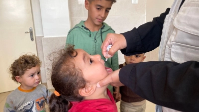 Die Polio-Impfkampagne im nördlichen Gazastreifen ist nach einer Unterbrechung wegen heftiger Kämpfe wieder angelaufen. (Foto: Hadi Daoud  Apaimages/APA Images via ZUMA Press Wire/dpa)