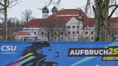 Die CSU tagt im Kloster Seeon. (Foto: Peter Kneffel/dpa)