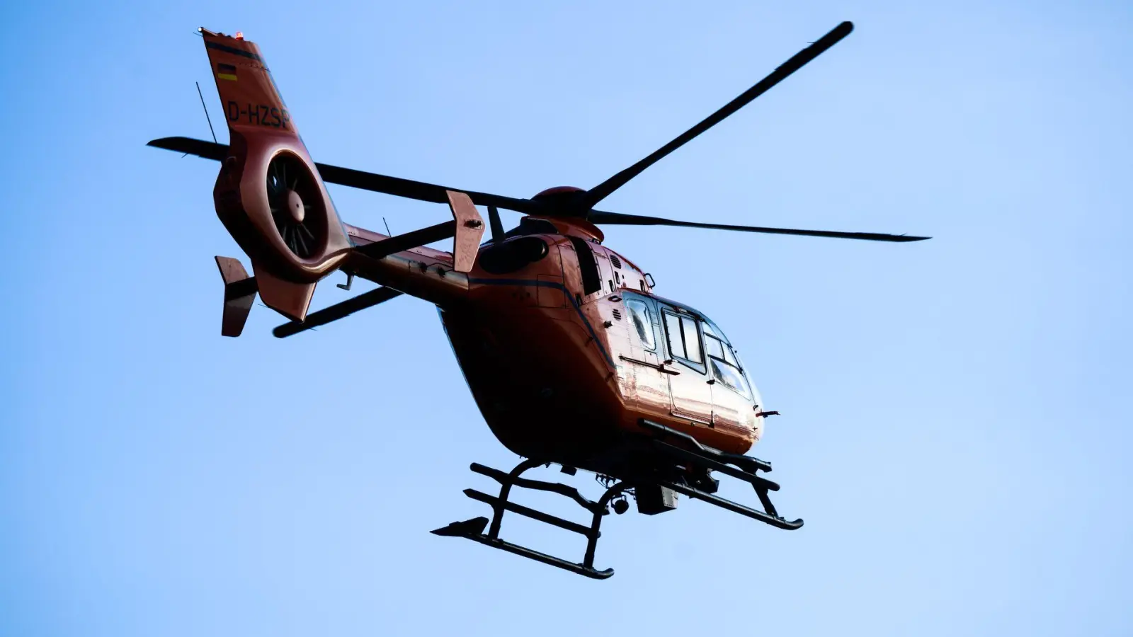 Ein Rettungshubschrauber war bei dem Unfall im Einsatz. (Symbolbild) (Foto: Julian Stratenschulte/dpa)