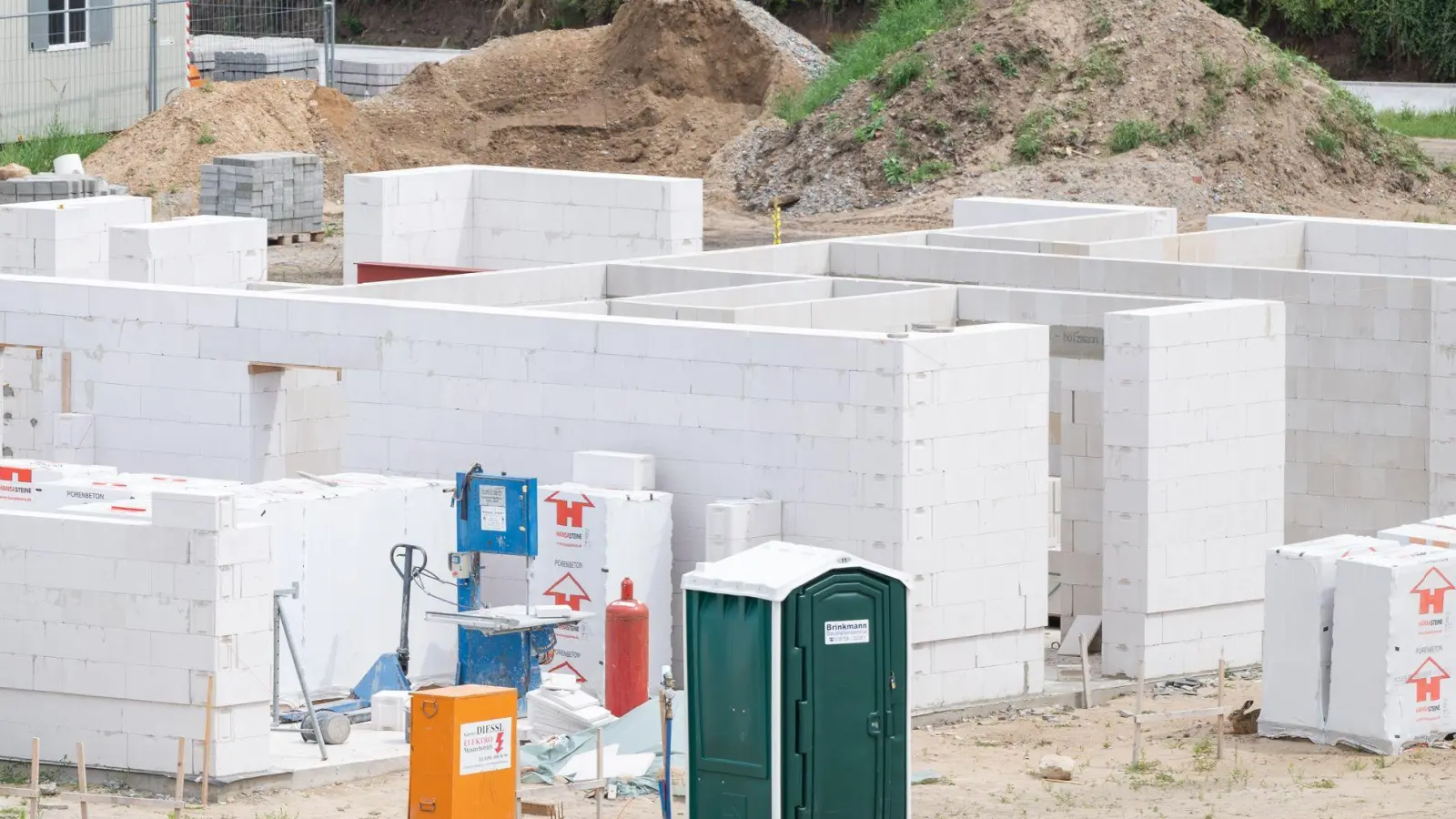 Das Tal der Krise im Wohnungsbau ist nach Angaben der Branche erreicht. (Archivbild) (Foto: Sebastian Gollnow/dpa)