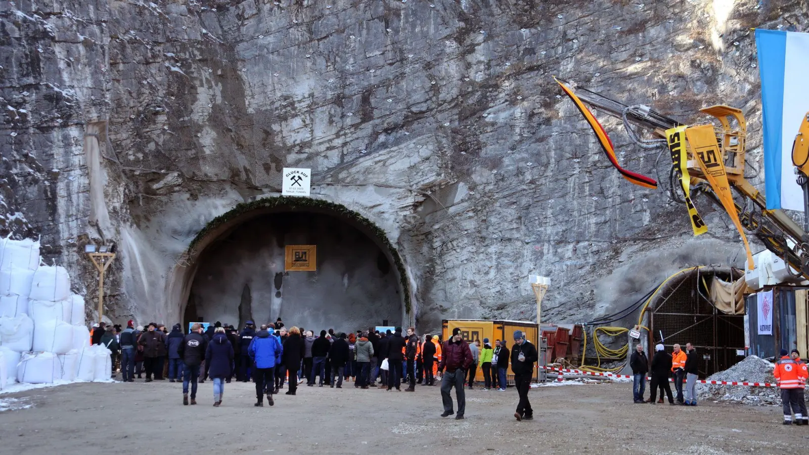 Auf der B23 soll mit dem Tunnel das Ortszentrum Garmisch-Partenkirchen umfahren werden. (Archivfoto) (Foto: Stephan Jansen/dpa)