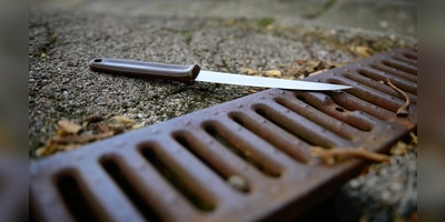 Die Tat in Schnelldorf hat ein 14-jähriger Schüler als Vorbild genommen und ebenfalls ein Küchenmesser bei sich geführt. Die Polizei konnte ihn stoppen. (Symbolbild: Jim Albright)