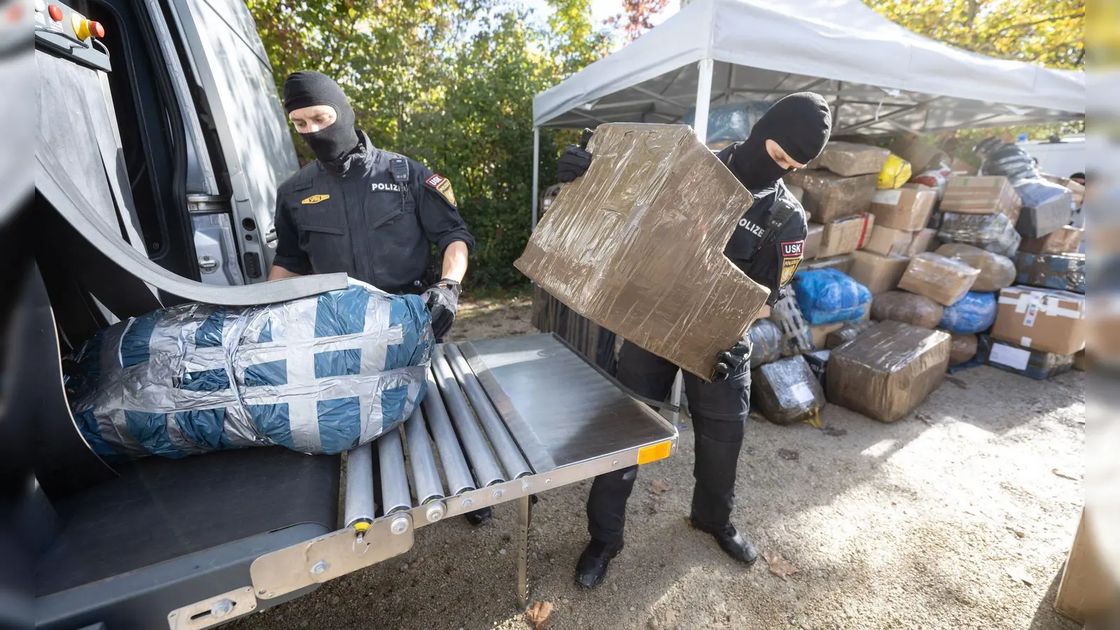 Festnahmen: Die Polizei hat einen Schlag gegen die organisierte Kriminalität durchgeführt. (Foto: Marijan Murat/dpa)