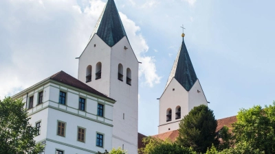 Der Domberg in Freising mit der Domkirche St. Maria und St. Korbinian prägt das Stadtbild. (Foto: Lino Mirgeler/dpa)