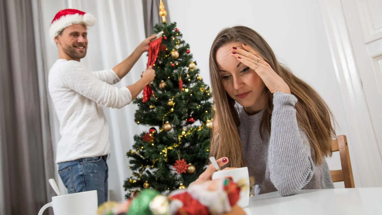 In einer Umfrage gab jeder dritte Befragte zu, dass für ihn Weihnachten stressig ist. Da will dann wenig Fröhlichkeit aufkommen. (Foto: Christin Klose/dpa-tmn)