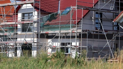 Sparen fürs Wohneigentum lohnt sich aus Sicht vieler Verbraucher immer weniger. (Archivbild) (Foto: Jan Woitas/dpa)