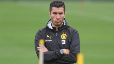 BVB-Trainer Nuri Sahin hofft nach dem 1:5 in Stuttgart auf eine Trotzreaktion seiner Mannschaft.  (Foto: Bernd Thissen/dpa)