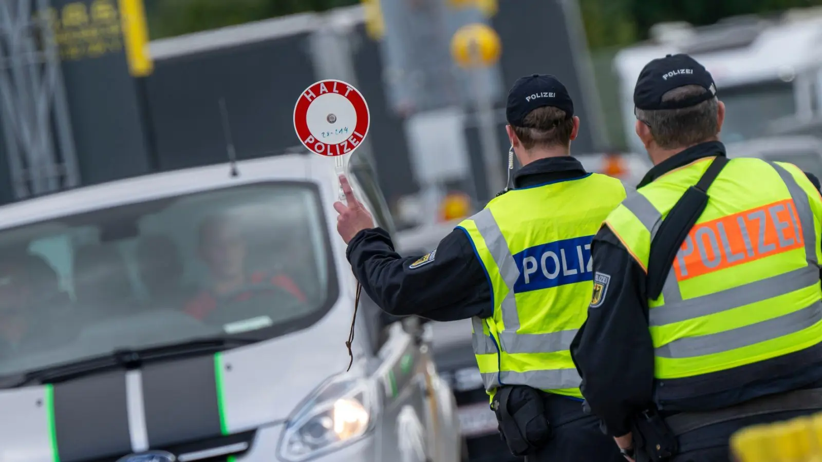 Inzwischen wird an allen deutschen Landgrenzen kontrolliert. (Archivbild) (Foto: Peter Kneffel/dpa)