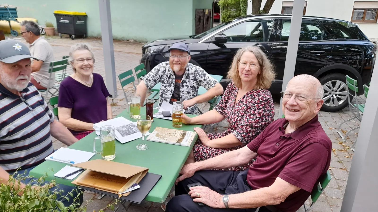 Mittwochabend im Gasthof Rangau in Linden (von links): Gerhard Wagner, Lois Ann Fussell, geb. Coleman (Kuhlmann), Robert Zöllner, Marion Kuschow (Schwiegertochter) und Jesse Fussell. (Foto: Heimatverein Markt Erlbach)