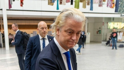 Geert Wilders von der radikal-rechten Partei für die Freiheit (PVV) während seiner Stimmabgabe in Den Haag zur Europawahl. (Foto: Peter Dejong/AP/dpa)