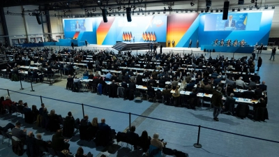 Stundenlang wird auf dem AfD-Parteitag über das Programm zur Bundestagswahl debattiert. (Foto: Sebastian Kahnert/dpa)