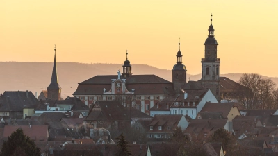 Die Umgebung der Stadt Bad Windsheim hat viele Blicke auf die hübsche Stadt-Silhouette zu bieten. Könnten Photovoltaik-Anlagen auf Dächern dieses Panorama gefährden? (Foto: Mirko Fryska)