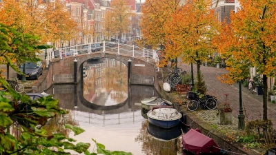 Altholländischer Charme: Leiden wir auch als „Klein-Amsterdam“ gepriesen. (Foto: Robin Utrecht/NBTC/dpa-tmn)