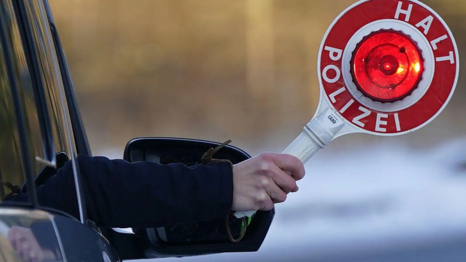 Der ADAC warnt vor der bewusstseinsverändernden Wirkung von Cannabis für Autofahrer. (Foto: Marcus Brandt/dpa)