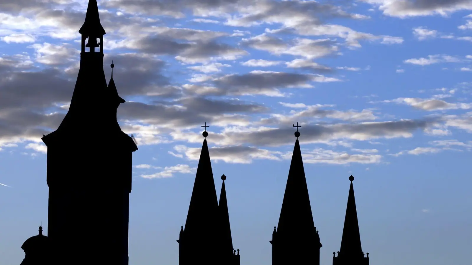 Die Silhouette von Würzburg, Ort des Katholikentages 2026 (Archivbild).  (Foto: Karl-Josef Hildenbrand/dpa)