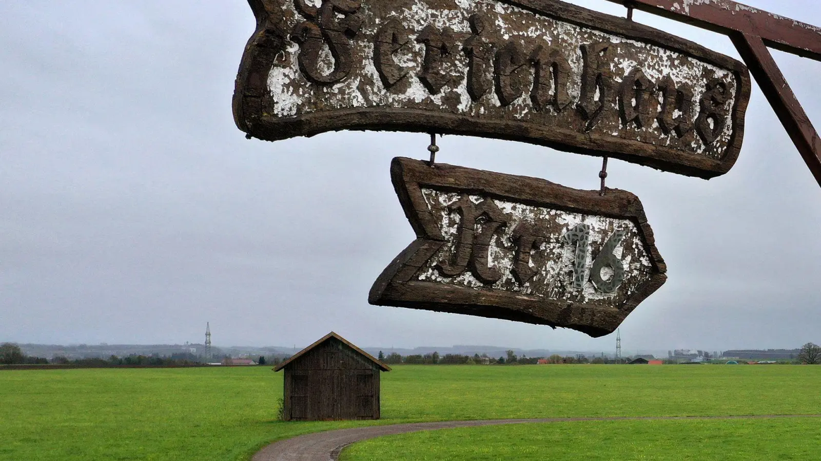 Wetter als häufigster Beschwerdepunkt: Laut einer Umfrage beklagen sich Gäste von Ferienhäusern am meisten über das Wetter, gefolgt von Haustier-Einschränkungen und schlechtem Internet. (Foto: Karl-Josef Hildenbrand/dpa/dpa-tmn)