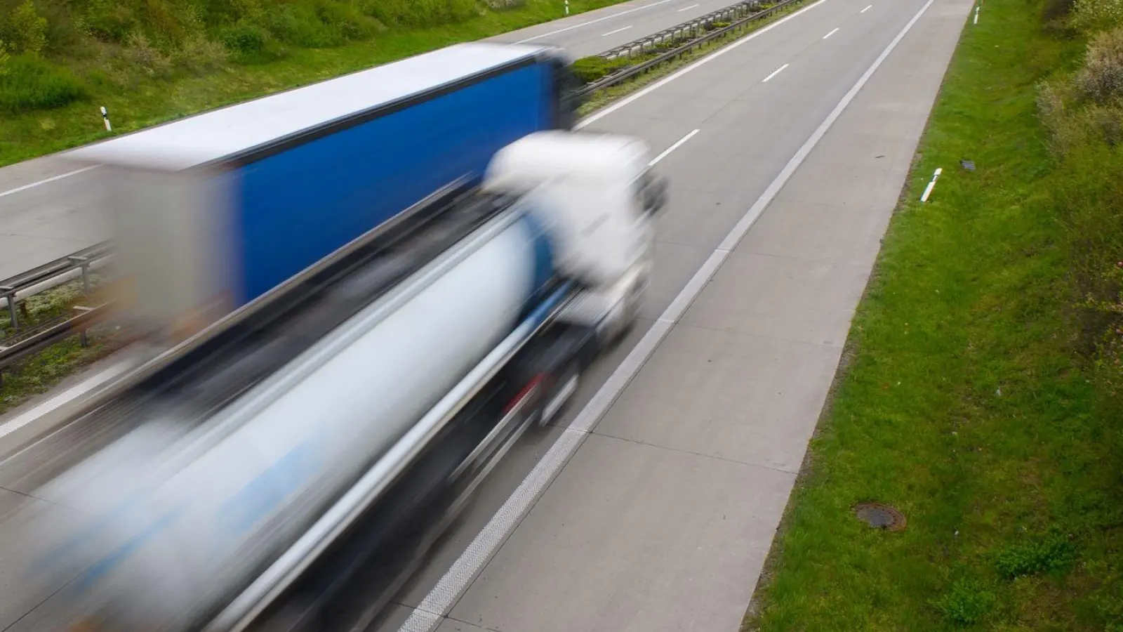 Ein verwirrter Mann wollte auf der A6 in der Nähe der Anschlussstelle Lichtenau den Seitenstreifen kehren - mit einem Stock. (Symbolbild: Klaus-Dietmar Gabbert/dpa)