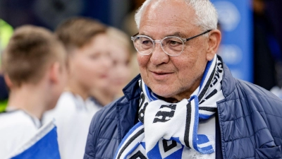 Felix Magath trauert über den verpassten HSV-Aufstieg. (Foto: Axel Heimken/dpa)