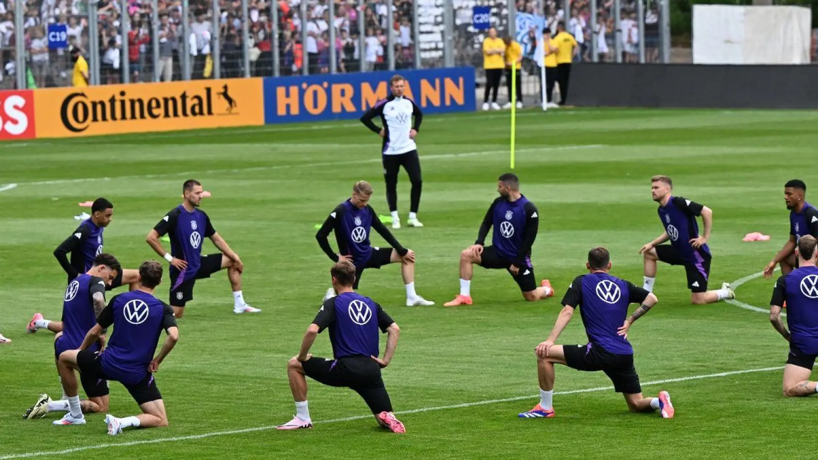 Die deutsche Fußball-Nationalmannschaft trainierte öffentlich in Jena. (Foto: Federico Gambarini/dpa)