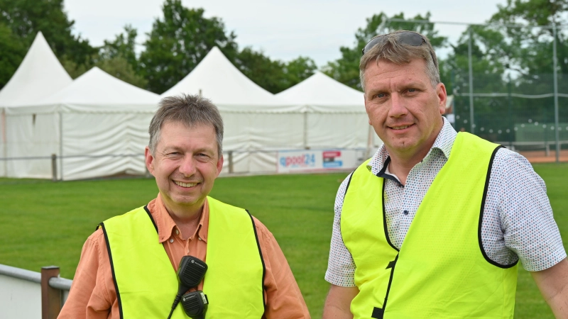 Sie standen beim Festival an der Spitze eines Teams aus rund 150 Helfern: Bürgermeister Matthias Schwarz (rechts) und sein Stellvertreter Stefan Schuster. (Foto: Manfred Blendinger)
