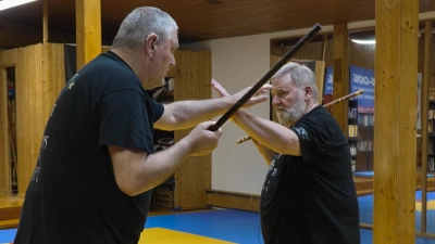 Filipino Combat Systems ist eine spezielle Kampfkunst von den Philippinen, die Wilfried Harloff in Ansbach lehrt. (Foto: Leon Schmitz/Tina Schabenstiel)