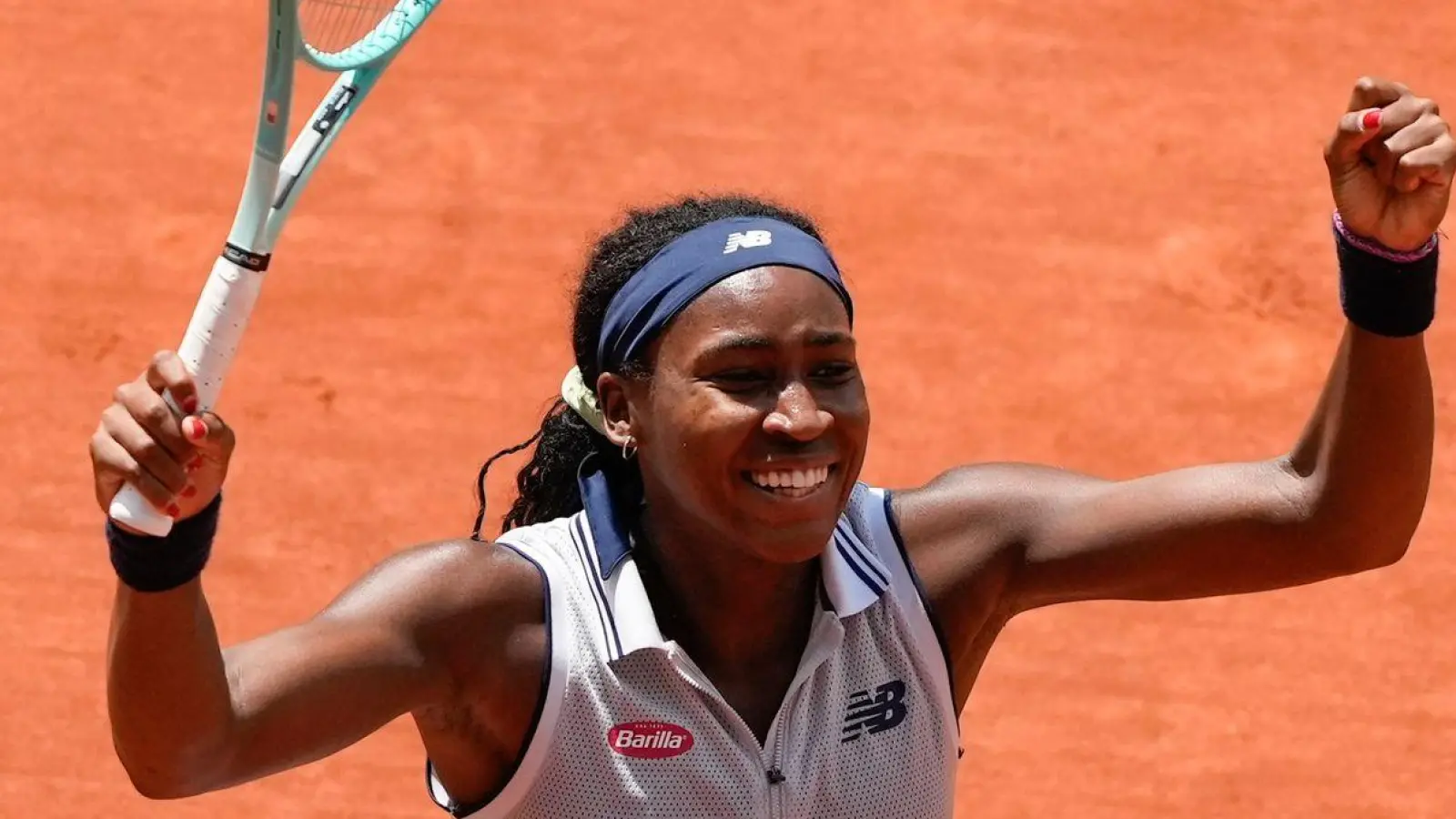 Coco Gauff feiert ihren Einzug ins Halbfinale der French Open. (Foto: Thibault Camus/AP)