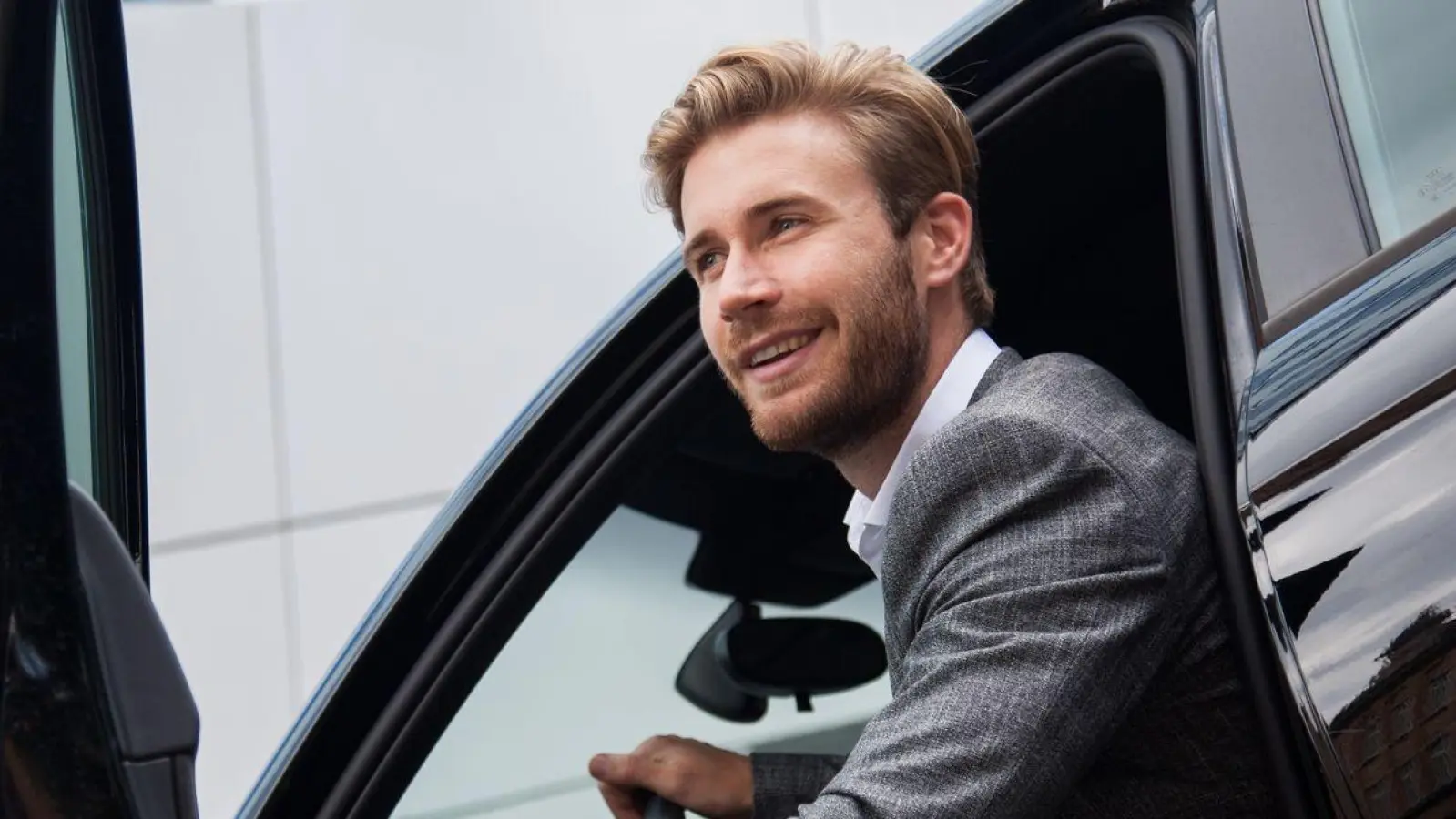 Happy Hours: Denn mit ein wenig Suche und Flexibilität lassen sich manche Fahrten per Mietwagen sehr billig bis umsonst unternehmen. (Foto: Christin Klose/dpa-tmn)