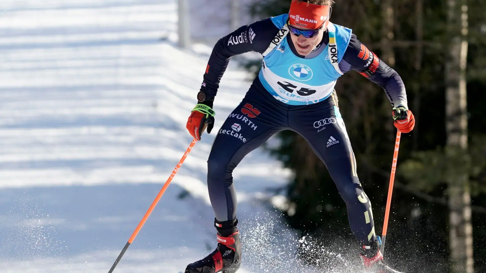 Kam beim Weltcup in Le Gran-Bornand im Sprint auf den dritten Rang: DSV-Athlet Benedikt Doll. (Foto: Roman Koksarov/AP/dpa)