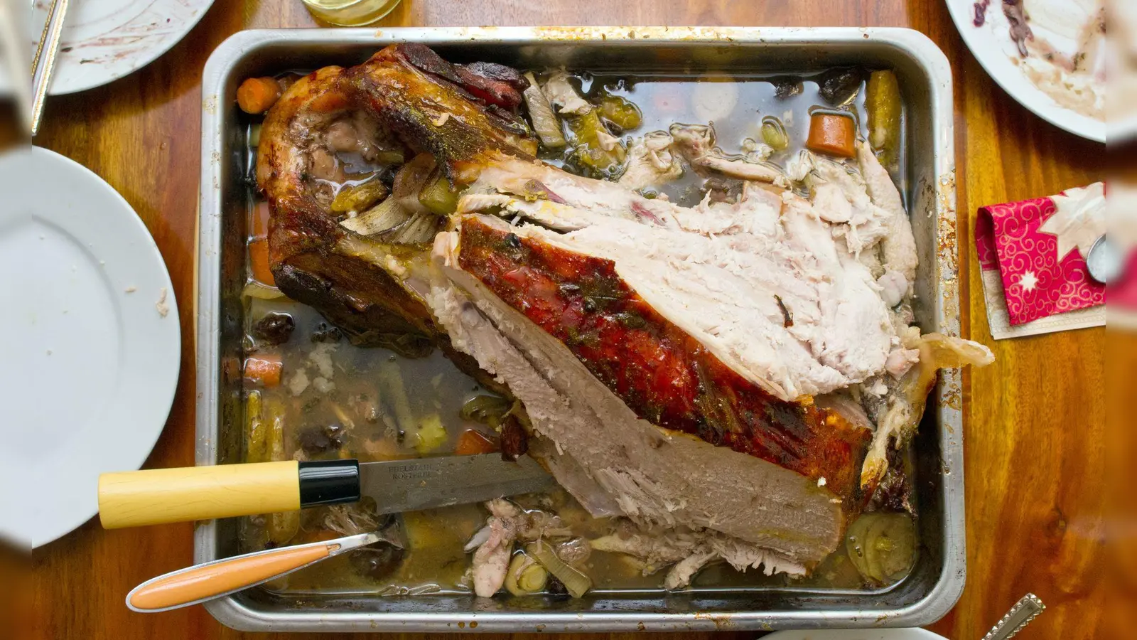 Reste vom Festessen schmecken auch noch am nächsten Tag. (Foto: Patrick Pleul/dpa/dpa-tmn)