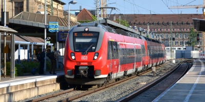 Früher als Franken-Thüringen-Express unterwegs, wie hier in Erlangen – ab Dezember dann als S-Bahn nach Neustadt/Aisch: ein Triebzug der Baureihe 442. (Archivbild: Johannes Hirschlach)