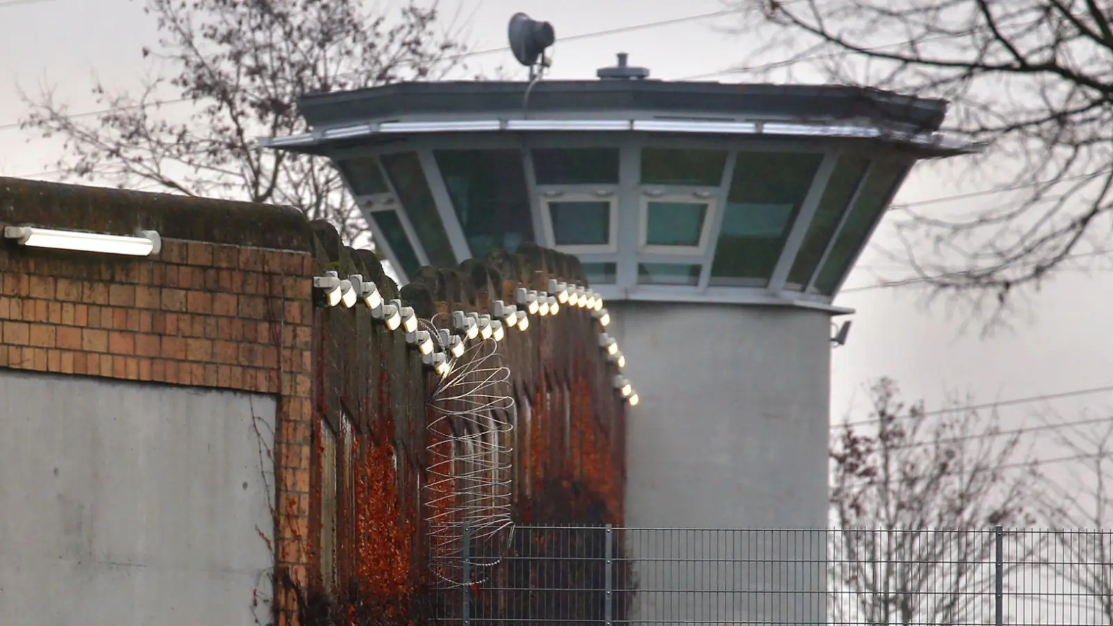 Bei dem Brand wurden mehrere Menschen verletzt. (Archivbild) (Foto: Karl-Josef Hildenbrand/dpa)