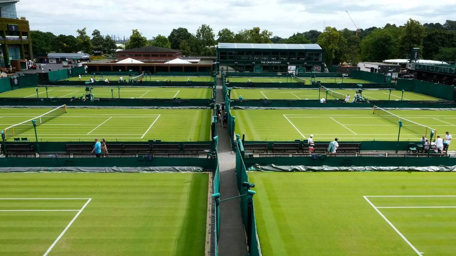 Der Rasenklassiker in Wimbledon beginnt am 1. Juli. (Foto: Kirsty Wigglesworth/AP)