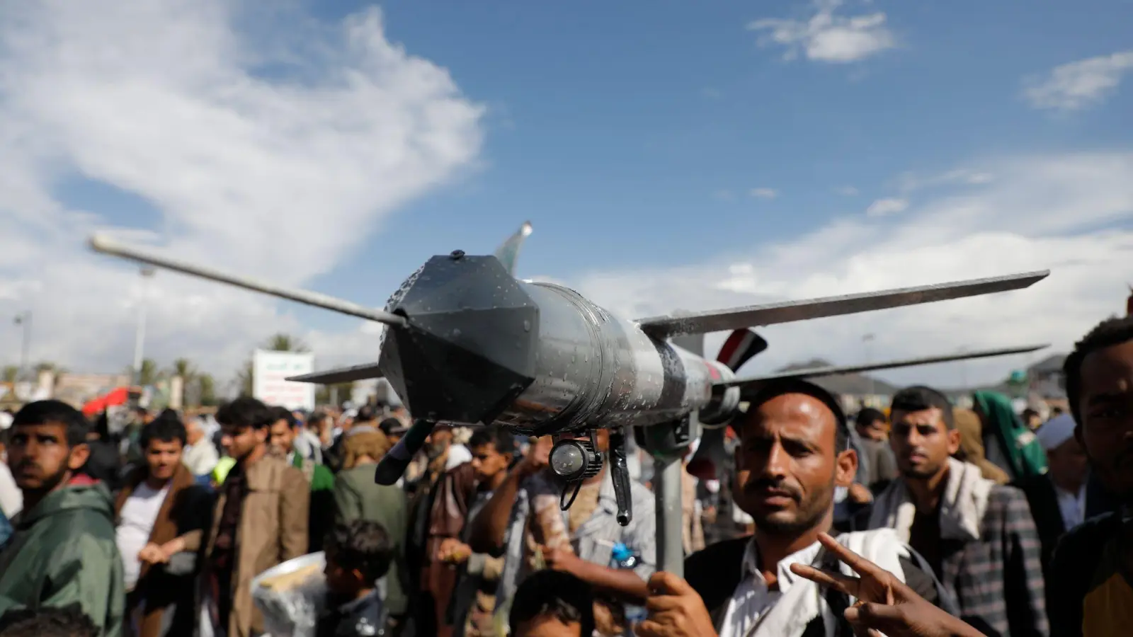 Die Huthi-Miliz greift immer wieder Ziele in Israel mit Raketen und Drohnen an. (Archivbild) (Foto: Osamah Abdulrahman/AP/dpa)