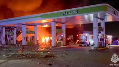 Mindestens zwölf Menschen sind durch die Explosion einer Tankstelle in Machatschkala in Südrussland getötet worden. (Foto: Uncredited/Russian Emergency Ministry Press/AP/dpa)