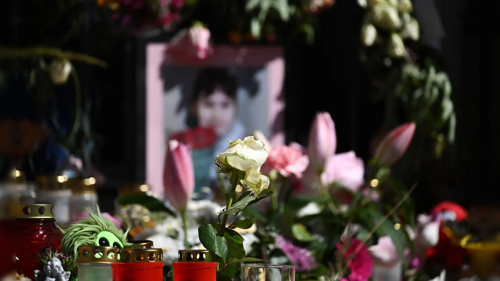 Die neunjährige Valeriia wurde gewaltsam aus dem Leben gerissen. Nun wird ein Tatverdächtiger nach Deutschland überstellt (Archivbild) (Foto: Robert Michael/dpa)