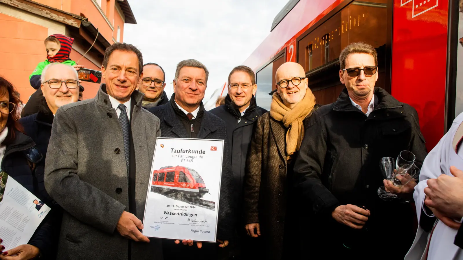 Eine Taufurkunde bezeugt die Einweihung der Bahnstrecke. (Foto: Evi Lemberger)