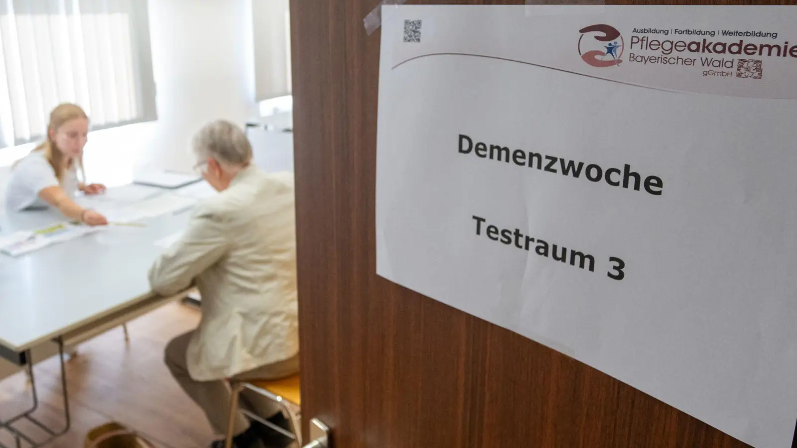 270.000 Menschen in Bayern leben mit Demenz. (Symbolbild) (Foto: Armin Weigel/dpa)