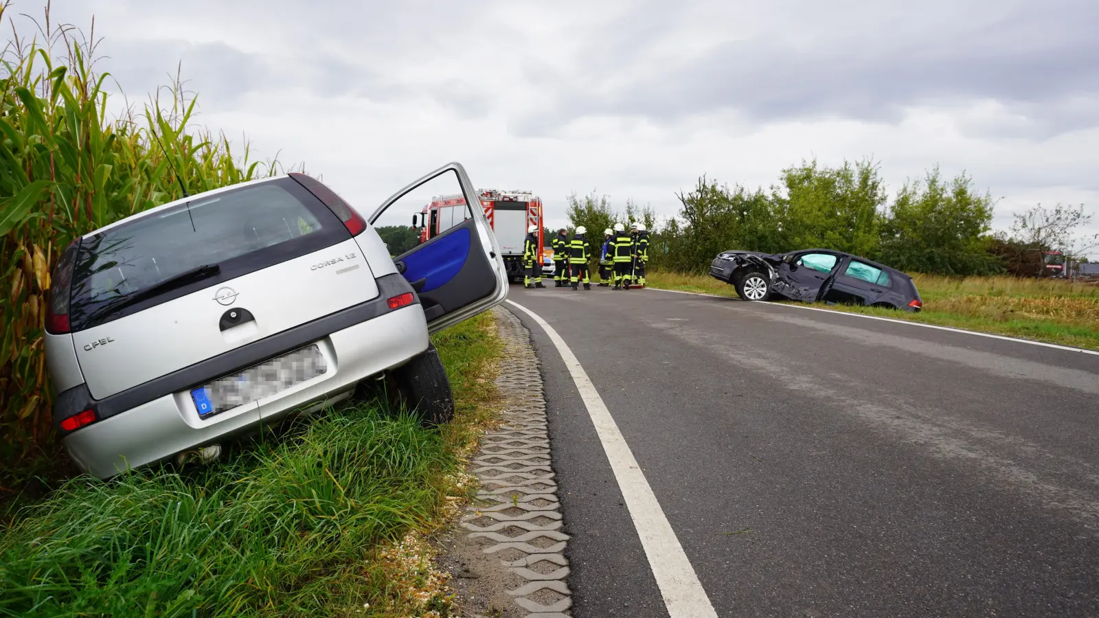 Bei einem Unfall zwischen Flachslanden und Kettenhöfstetten sind zwei Frauen und ein Kind verletzt worden. (Foto: Bastian Lauer)