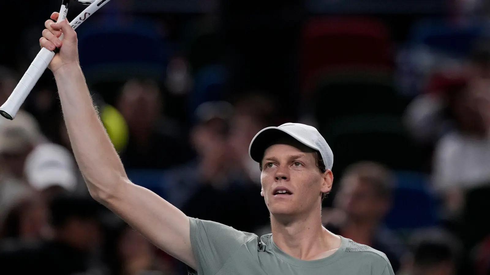 Jannik Sinner erreicht das Finale von Shanghai. (Foto: Andy Wong/AP/dpa)